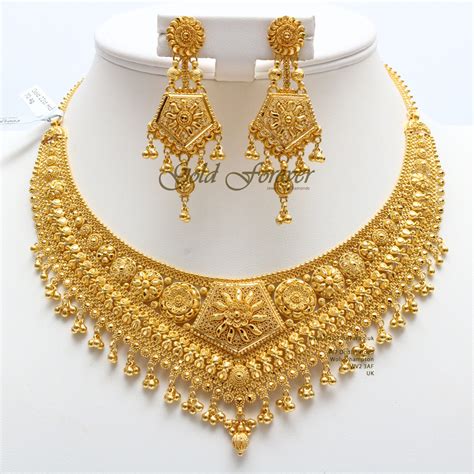 gold necklace set.